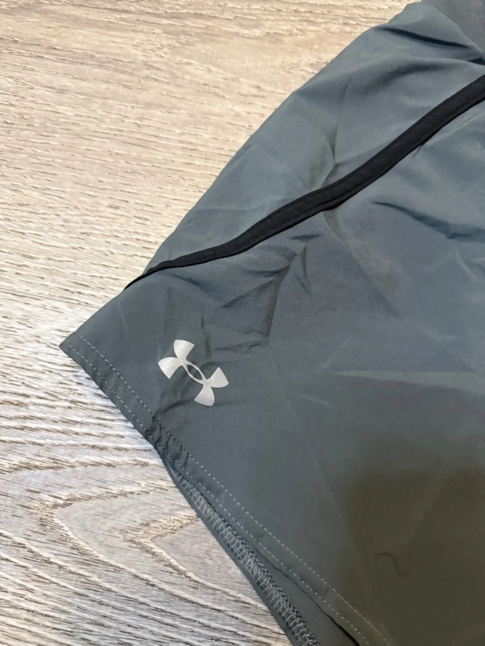 •UNDER ARMOUR• RUNNING SHORTS - Picture 3 of 6